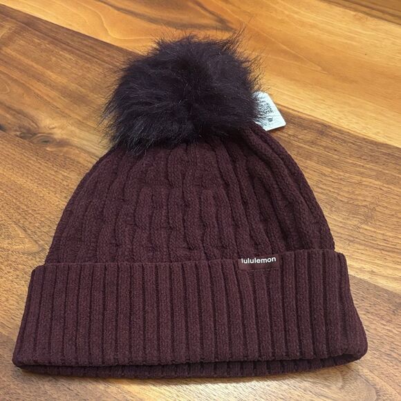 NWT New Lululemon Purple Cassis Red Cable Knit Pom Beanie One Size - Picture 1 of 7